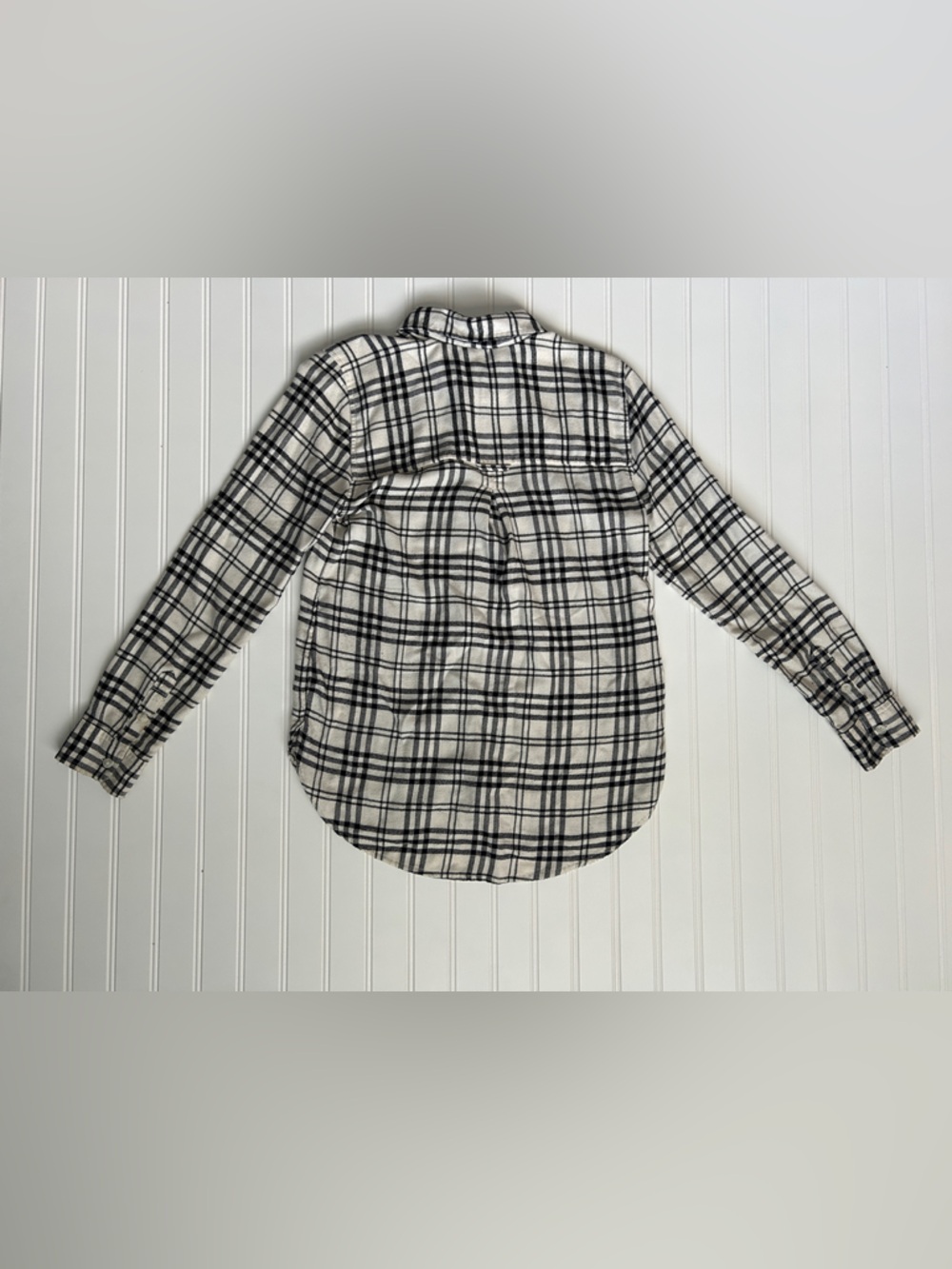 American Eagle Outfitters Black and White Plaid Button-Up Shirt - Picture 2 of 2